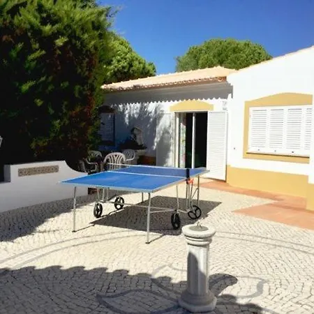 Sleeps 14 Air Con
