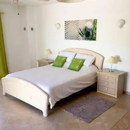 Sleeps 14 Air Con *