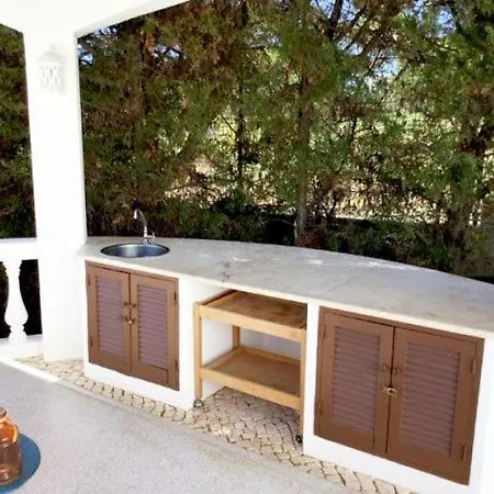 Sleeps 14 Air Con
