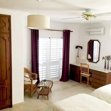 Villa Sleeps 14 Air Con *