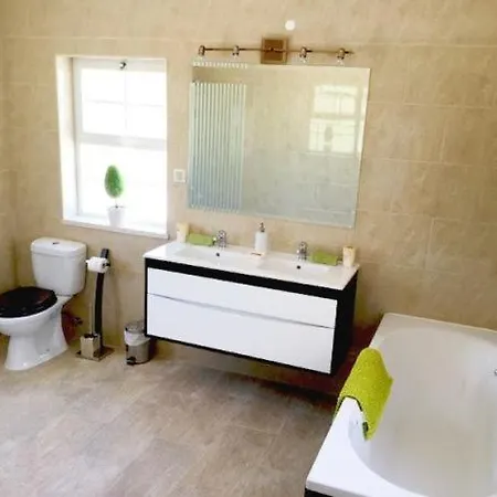 Sleeps 14 Air Con Villa *