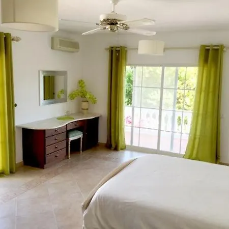 Sleeps 14 Air Con Benagil