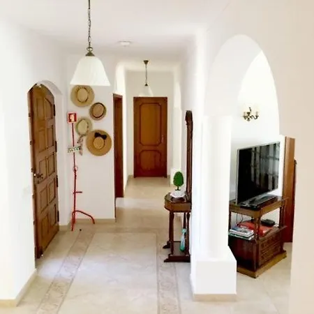 Sleeps 14 Air Con *