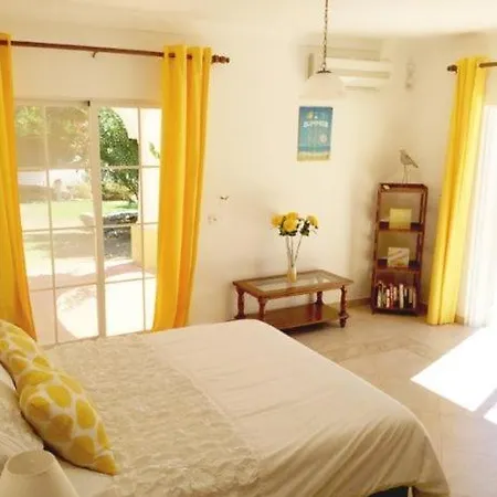 Villa Sleeps 14 Air Con